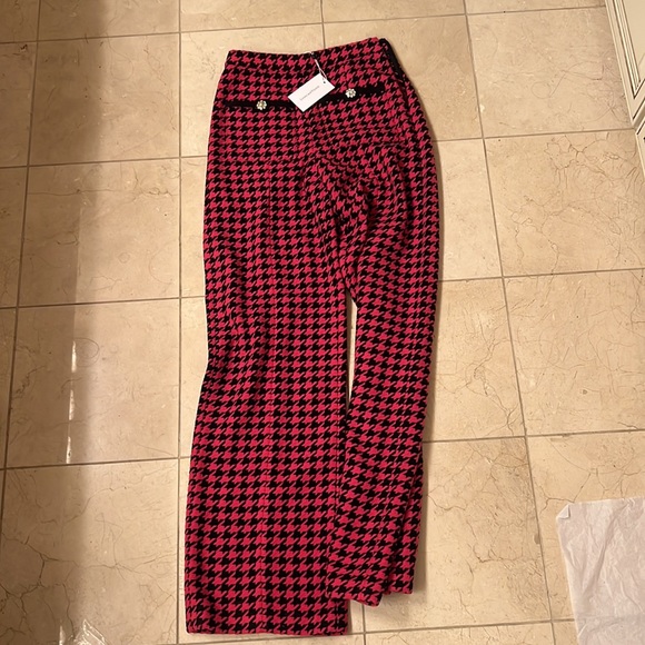 Brand new two piece revolve set - Picture 6 of 10